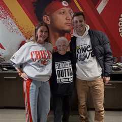 Patrick Mahomes’ mom reacts to Chiefs QB’s message after devastating ACL injury