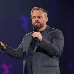 Nate Bargatze Is First Spoken Word Artist Inducted Into SoundExchange Hall of Fame