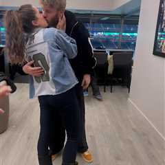 Cooper Kupp gets kisses from wife after huge win over ex-Rams team