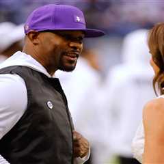 Cowboys ‘firmly in play’ for Brian Flores after Matt Eberflus’ defensive disaster