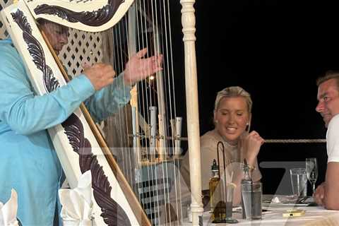 Savannah Chrisley Spotted On Date With Mystery Man In Cayman Islands