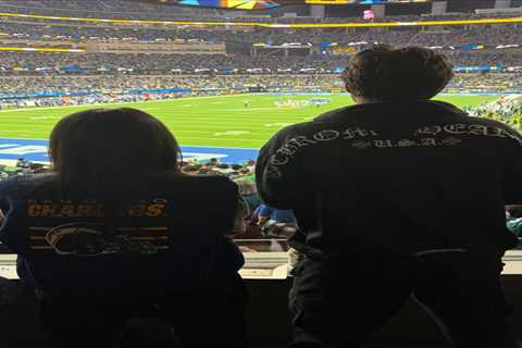 Madison Beer brings mom and brother to boyfriend Justin Herbert’s Chargers game