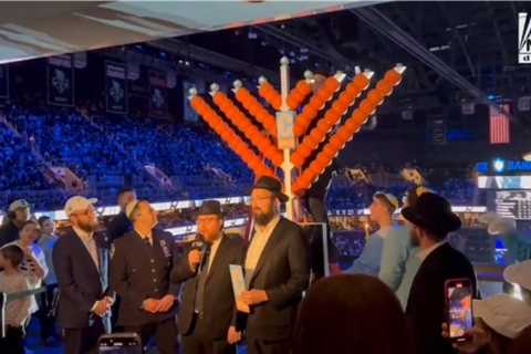 Nets pay tribute to Bondi Beach shooting victims in Hanukkah celebration during NBA game