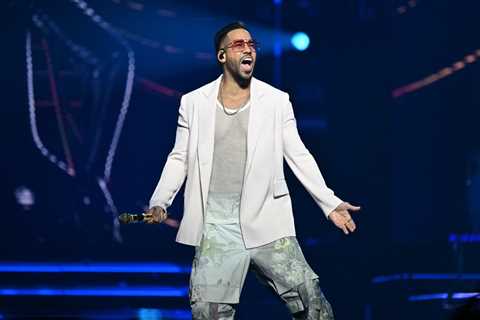 Romeo Santos Scores Record-Extending No. 1 on Latin Airplay Chart