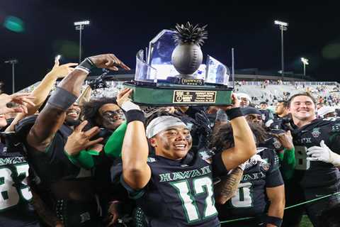 Hawaii completes shocking Hawaii Bowl comeback over Cal with last-second TD by backup QB — on his..