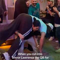 Trevor Lawrence squatted by Jaguars fan in bizarre bar scene