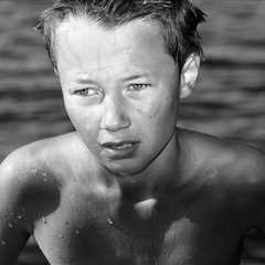 “Tween” by Photographer Oliver Raschka