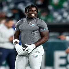 Tyreek Hill posts cryptic GIF after Dolphins fire Mike McDaniel