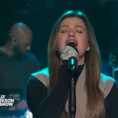 Kelly Clarkson Puts the ‘K’ in ‘KPop Demon Hunters’ With Incredible Kellyoke Cover