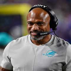 Dolphins’ Anthony Weaver emerging as popular head coach candidate with Bills, Cardinals interest