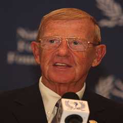 Notre Dame coaching legend Lou Holtz enters hospice care at 89