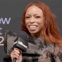Ravyn Lenae Runs Into KATSEYE, Talks Opening Up For Sabrina Carpenter | Spotify Best New Artist..