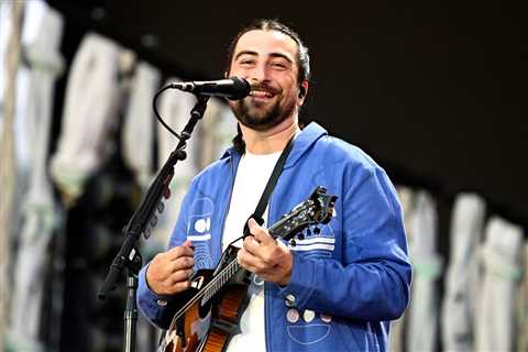 Noah Kahan Reflects on Massive Year of ‘Change and Adaptation’ in Jan. 1 Message: ‘I Hope 29..