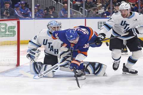 Islanders start new year with embarrassing loss to Mammoth as Bo Horvat worry emerges