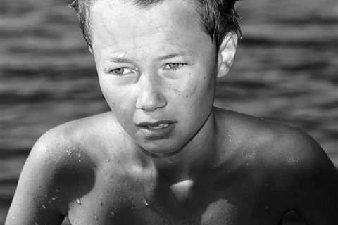 “Tween” by Photographer Oliver Raschka