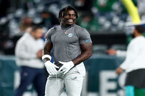 Tyreek Hill posts cryptic GIF after Dolphins fire Mike McDaniel