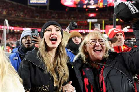 Donna Kelce Invokes Crafty Taylor Swift Lyric & Keeps an Eye Out for Travis Kelce’s Exes on..