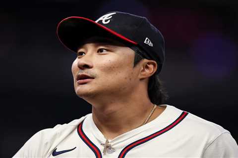 Braves’ Ha-seong Kim to miss at least four months after falling on ice in offseason injury crusher