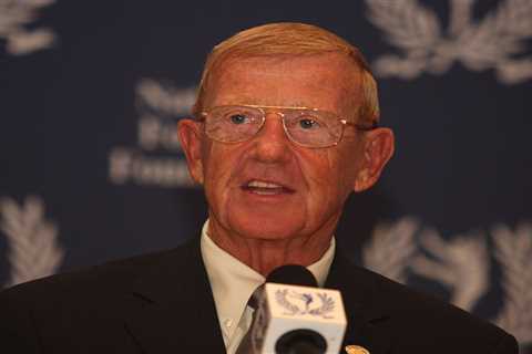 Notre Dame coaching legend Lou Holtz enters hospice care at 89