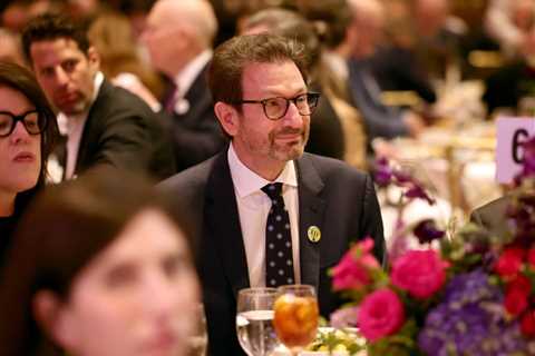 WMG’s Paul Robinson Accepts Entertainment Law Initiative Award: ‘Absolutely Thrilled’