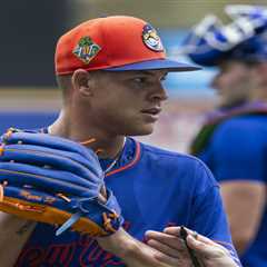Francisco Lindor performs baserunning drills with teammates for first time this spring