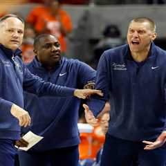 Kentucky coach Mark Pope caught bashing refs on hot mic after controversial call: ‘Cheated us’