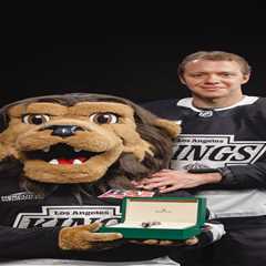 Ex-Rangers star Artemi Panarin gifts Rolex to Kings mascot for jersey number after trade