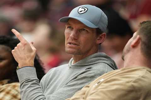 Warrios GM Mike Dunleavy Jr. addresses trade deadline after Giannis talks, Porzingis move