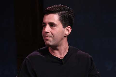 Josh Peck Is Being Accused Of “Mocking” People Who Attempted To Put Out A House Fire With Limited..