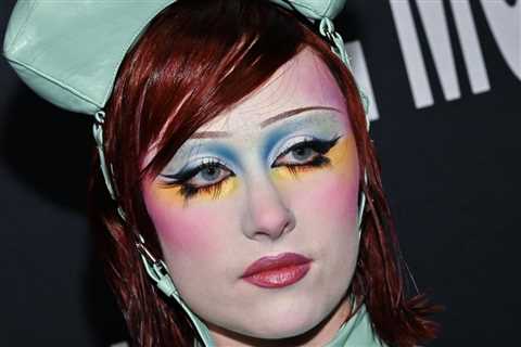 Chappell Roan Hung Out For Two Hours In an Iconic Melbourne Dive Bar, And Drank Mocktails