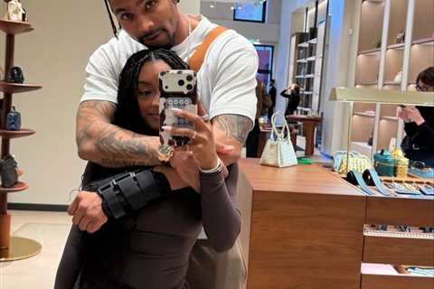 Simone Biles’ husband, Jonathan Owens, says he was nearly robbed in Milan at Winter Olympics