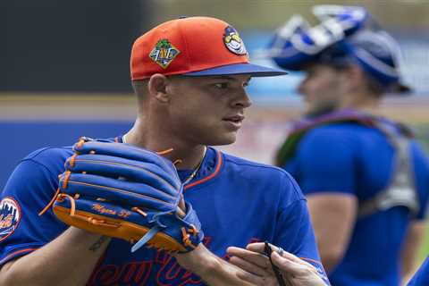 Francisco Lindor performs baserunning drills with teammates for first time this spring