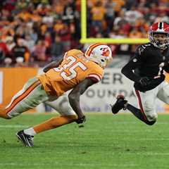 Falcons releasing Darnell Mooney ahead of NFL free agency