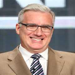Keith Olbermann under fire again after calling late coach Lou Holtz a ‘scumbag’ in wild social..