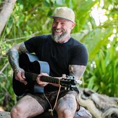 Zac Brown Takes Over ‘Survivor 50’ to Swim With Sharks & Show Off His Intense Spearfishing Skills