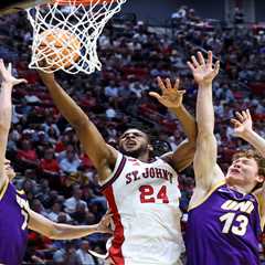 Zuby Ejiofor gives St. John’s guard pep talk after uneven March Madness performance