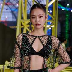 In Her Solo Era, Jennie Debuts ‘Dracula’ Live at First Solo China Show