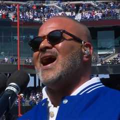 'Hamilton' Star Messes Up National Anthem At Mets' Opening Day Game