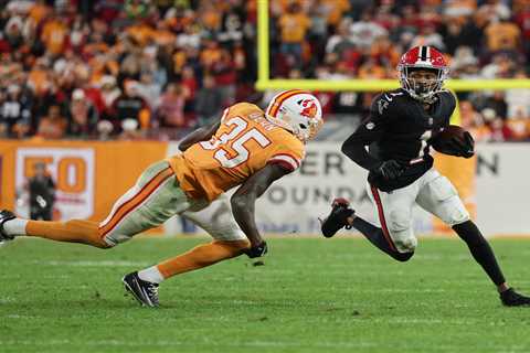 Falcons releasing Darnell Mooney ahead of NFL free agency