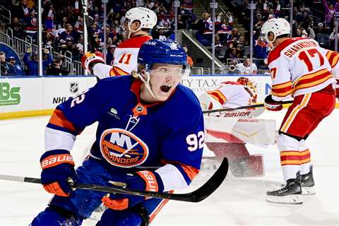 Islanders’ Simon Holmstrom-Brayden Schenn decision instantly pays off during win