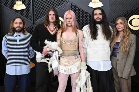 Wet Leg Revealed As Musical Guest on ‘SNL UK’ Premiere