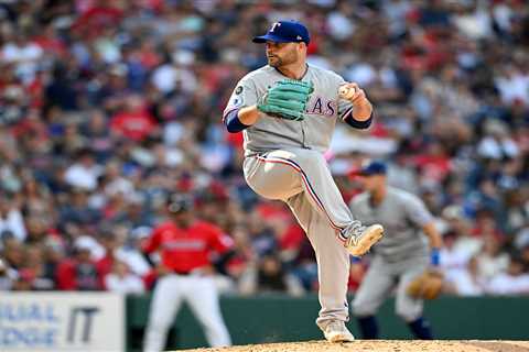 Red Sox re-negotiated contract with new reliever Danny Coulombe over concerns with physical