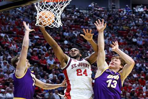 Zuby Ejiofor gives St. John’s guard pep talk after uneven March Madness performance