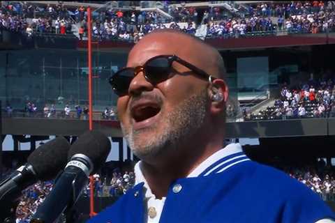 'Hamilton' Star Messes Up National Anthem At Mets' Opening Day Game