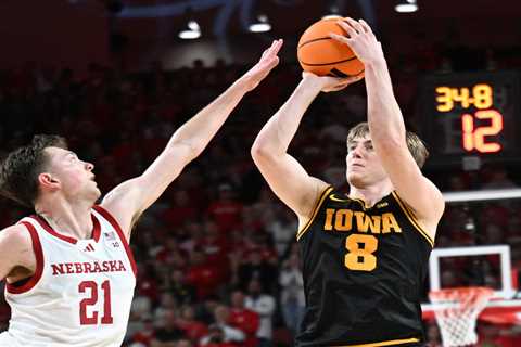 Iowa vs. Nebraska odds, prediction: March Madness Sweet 16 picks, best bets Thursday
