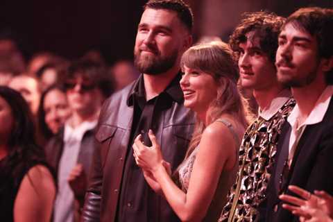 Taylor Swift & Travis Kelce Make Their Awards Show Debut at iHeartRadio Music Awards as She Shouts..