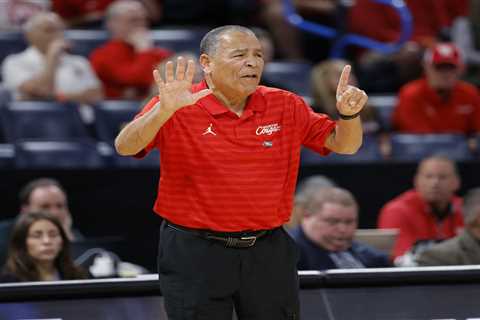 Illinois vs. Houston prediction: 2026 March Madness Sweet 16 picks, odds