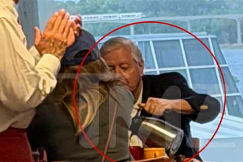 Lindsey Graham Vacationing at Disney World Amid Shutdown