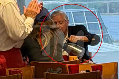 Lindsey Graham Vacationing at Disney World Amid Shutdown