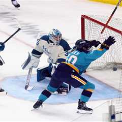 Sirens top Torrent in thrilling shootout to cap off first PWHL game at sold out Garden